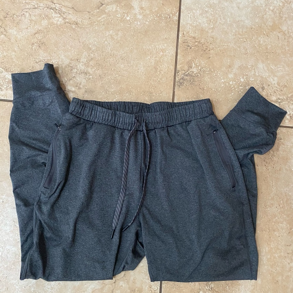 Men’s jogging pants